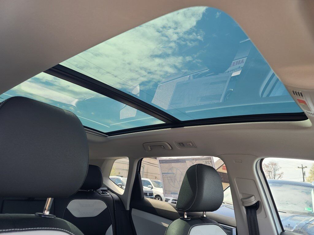 2025 Volkswagen Taos 1.5T SEL Springfield VA