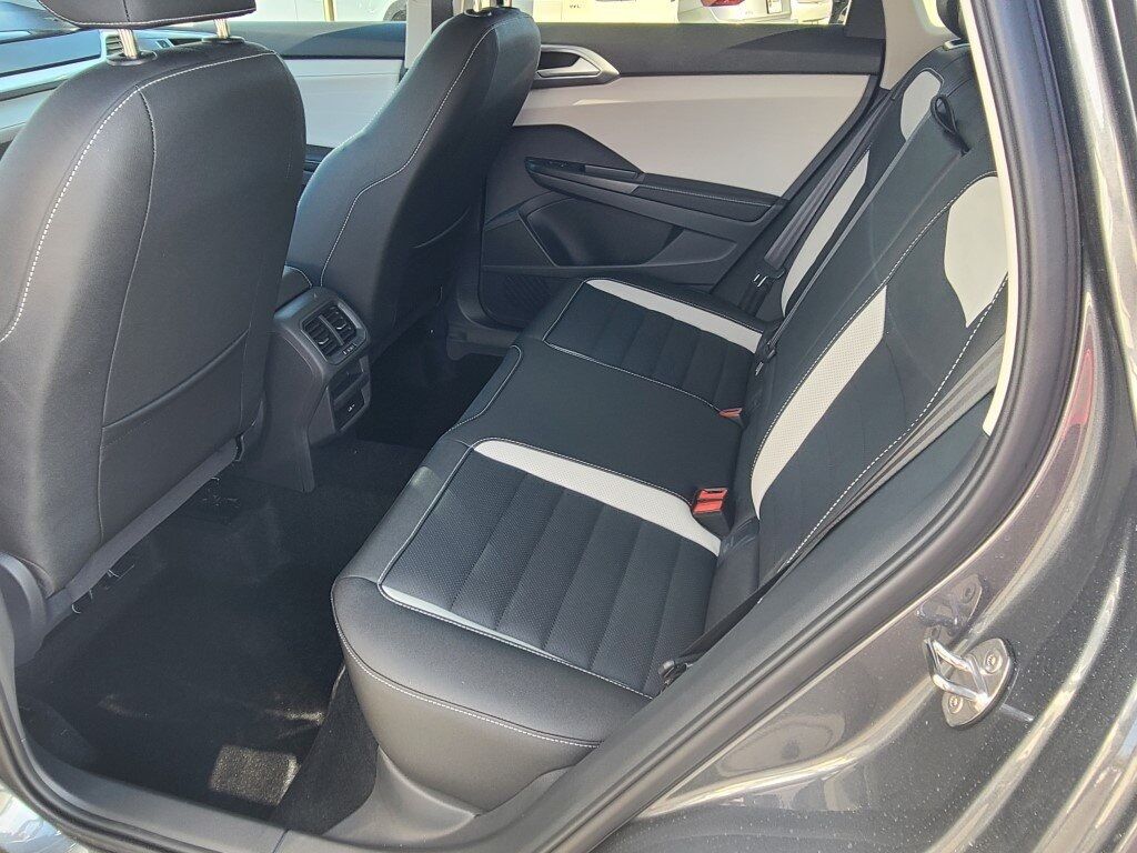 2025 Volkswagen Taos 1.5T SEL Springfield VA