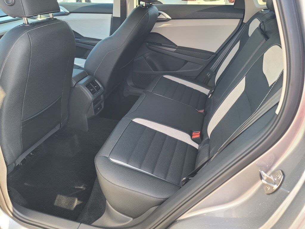 2025 Volkswagen Taos 1.5T SEL Springfield VA