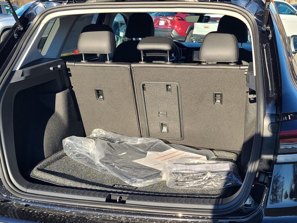 2025 Volkswagen Taos 1.5T SEL Springfield VA